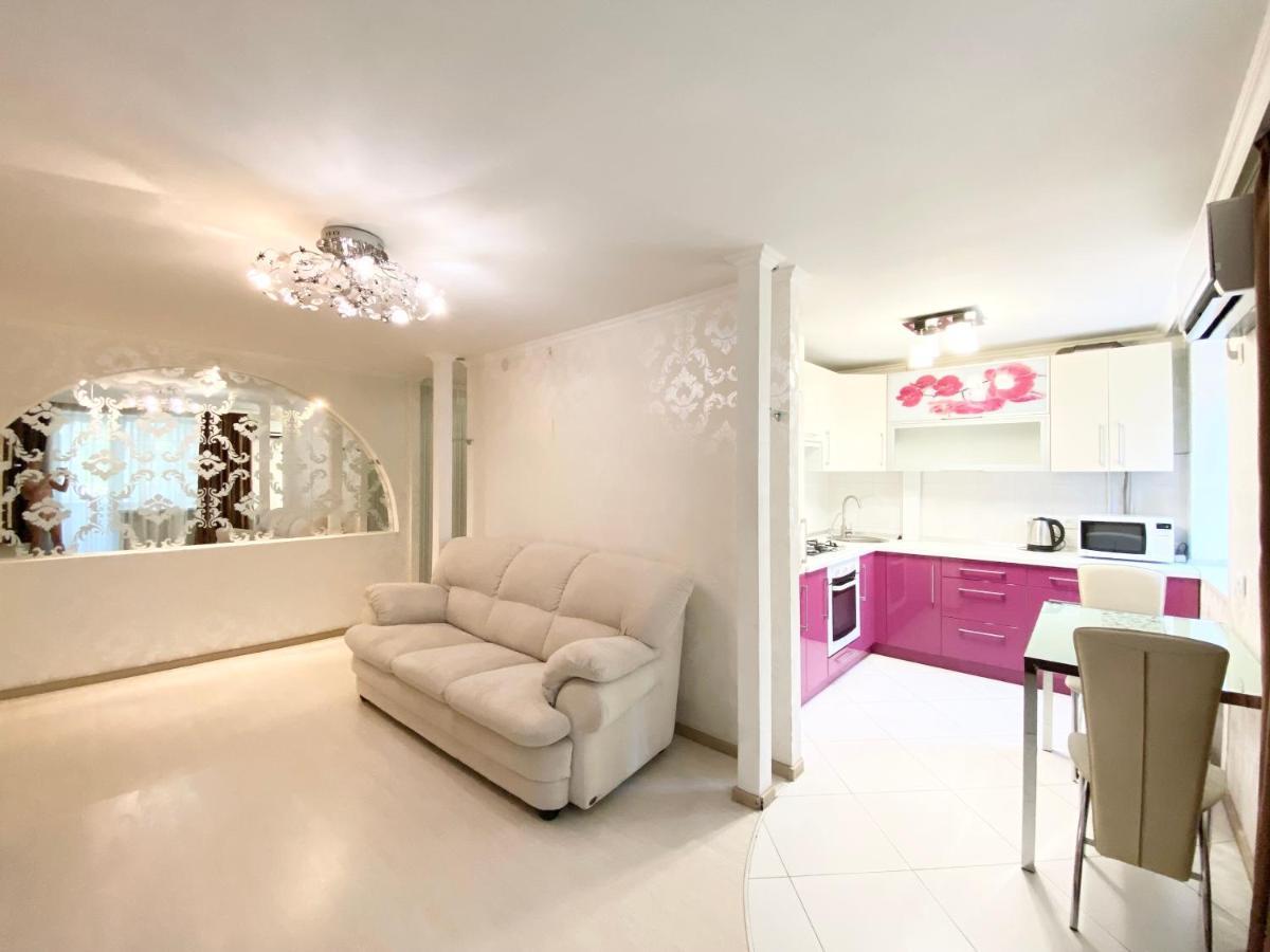 Beautiful 1-Bedroom Near Most City Center Dněpropetrovsk Exteriér fotografie
