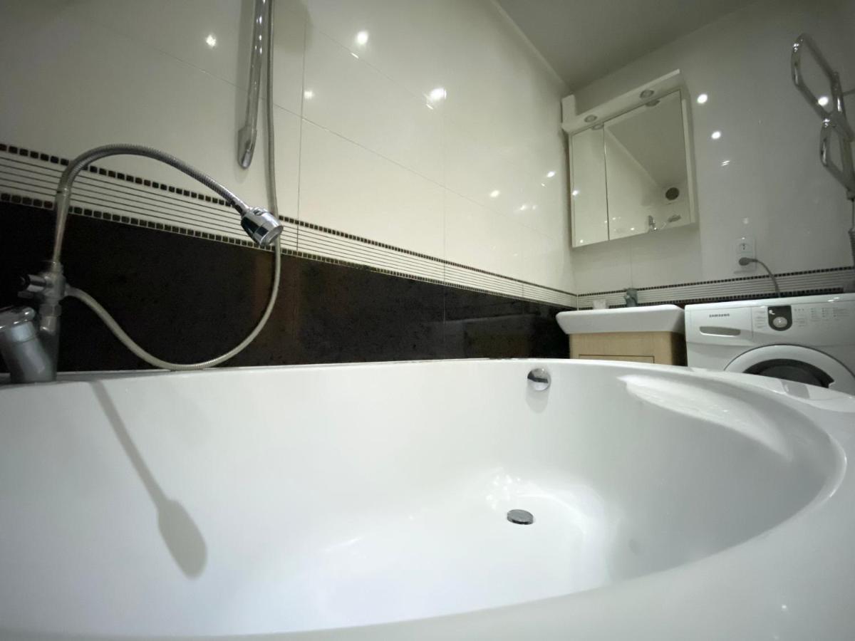 Beautiful 1-Bedroom Near Most City Center Dněpropetrovsk Exteriér fotografie